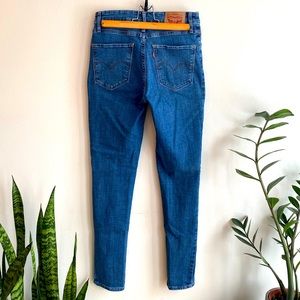 Levi’s 721 High Rise Skinny Jeans, size 28